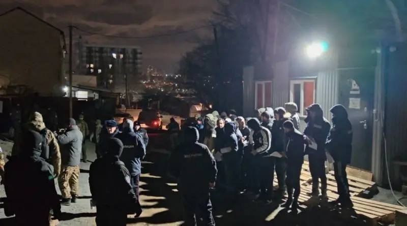 Десять иностранцев выдворят из России после проверки во Владивостоке Пресс-служба УМВД России по Приморскому краю