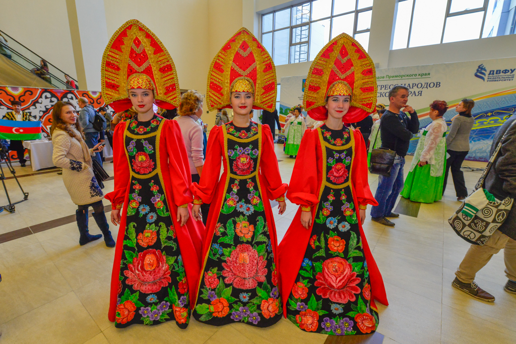 Народы приморского. Национальная одежда коренных народов Приморья. Национальные костюмы народов Приморского края. Национальный костюм Хабаровского края. Народные костюмы Хабаровского края.