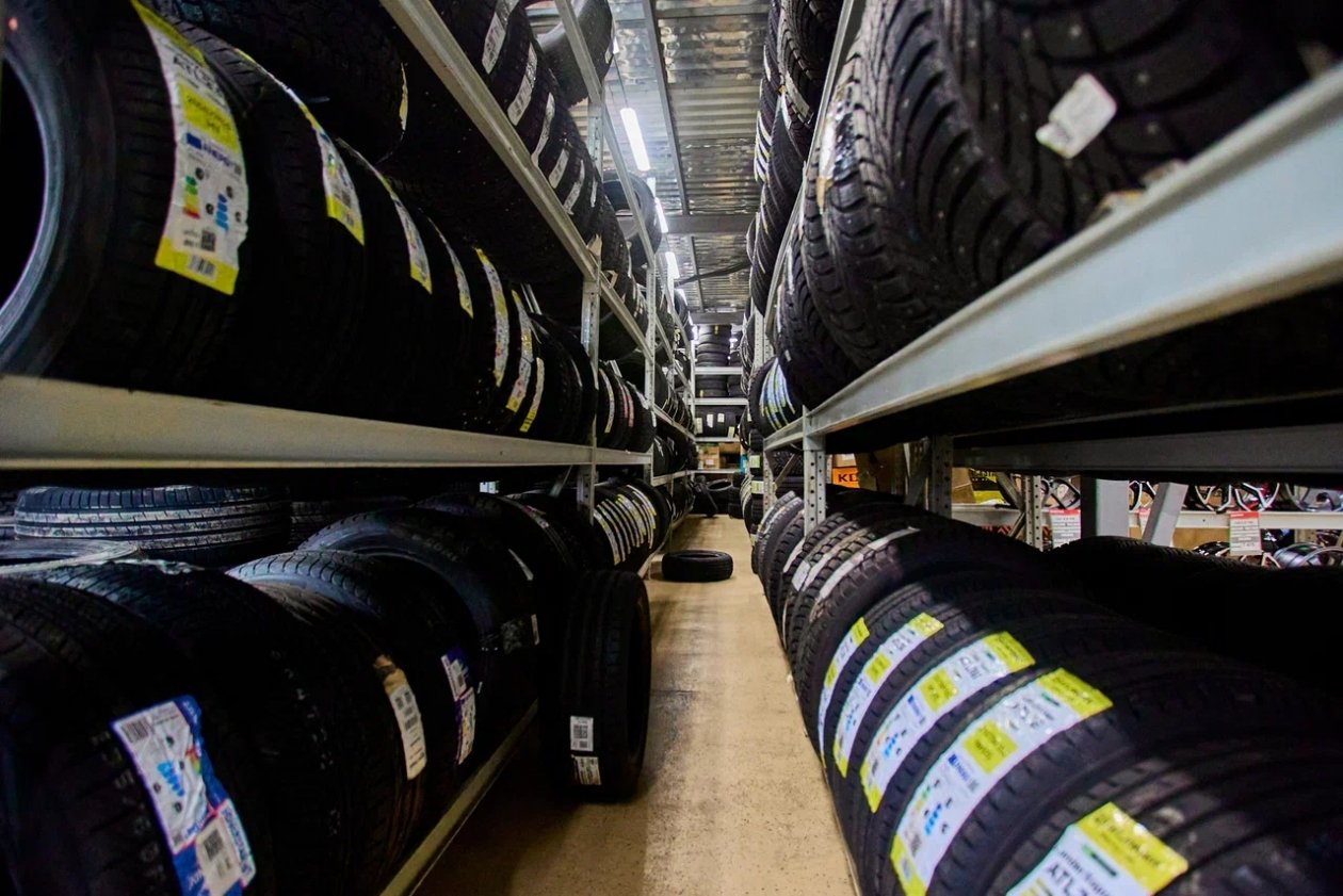 Шины из автокомплекса &quotШинтоп&quot Дмитрий Осипчук, ИА PrimaMedia