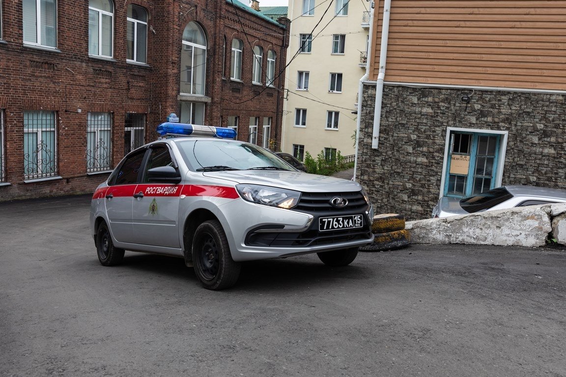 Росгвардейцы поймали мошенника, обманувшего девушку поддельным переводом за iPhone во Владивостоке Пресс-служба Управления Росгвардии по Приморскому краю