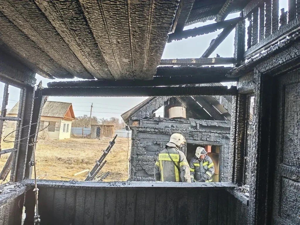Пожарные Лесозаводска спасли дом от взрыва пресс-служба МинГОЧС Приморья