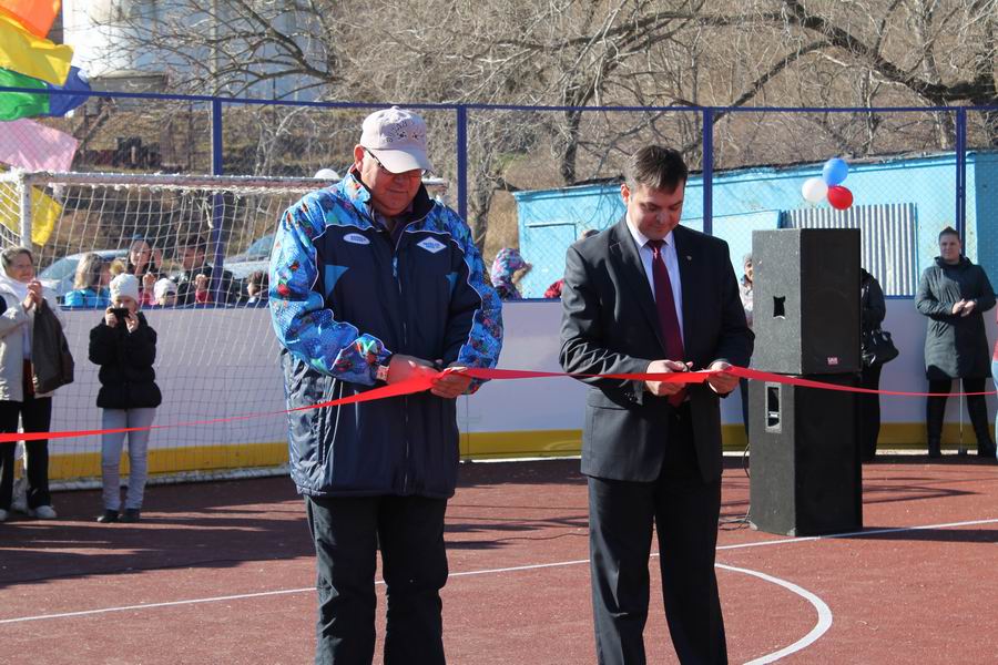 Еще одна универсальная спортивная площадка открылась в Приморье , Фото с места события из других источников