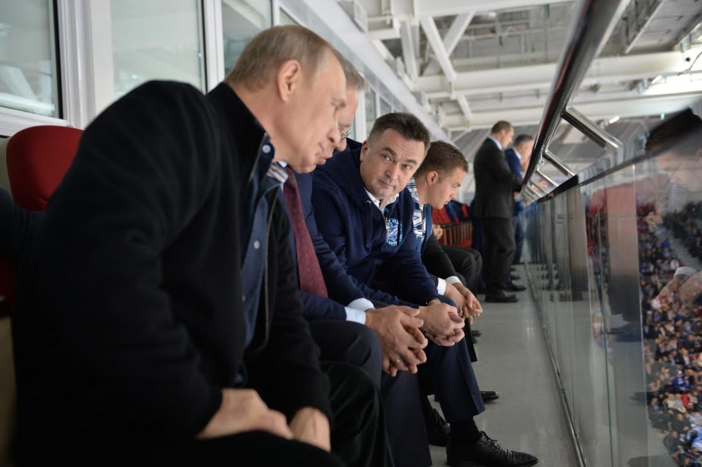 Путин с Фетисовым и Миклушевским, Фото с места события из других источников