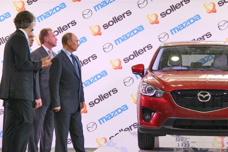 Президент принял участие в церемонии открытия Mazda-Sollers, Фото с места события собственное