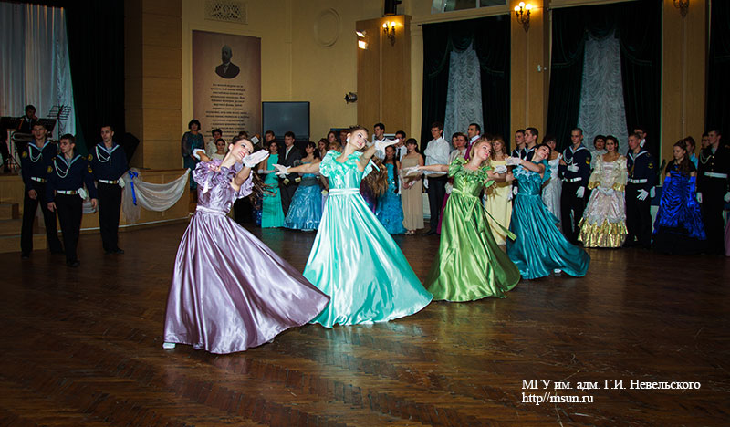 Танцы, Фото с места события из других источников