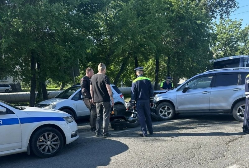 Автолюбительница на Subaru врезалась в мотоцикл в Артёме Пресс-служба УМВД России по Приморскому краю