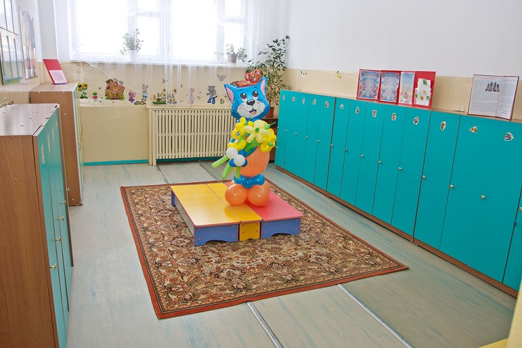 Шкафчики для детей, Фото с места события из других источников