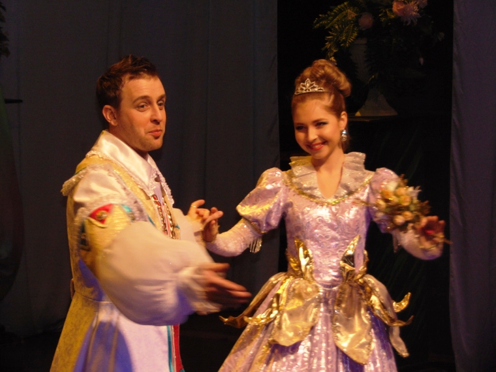 "Золушка" для юных артемовцев, Фото с места события из других источников