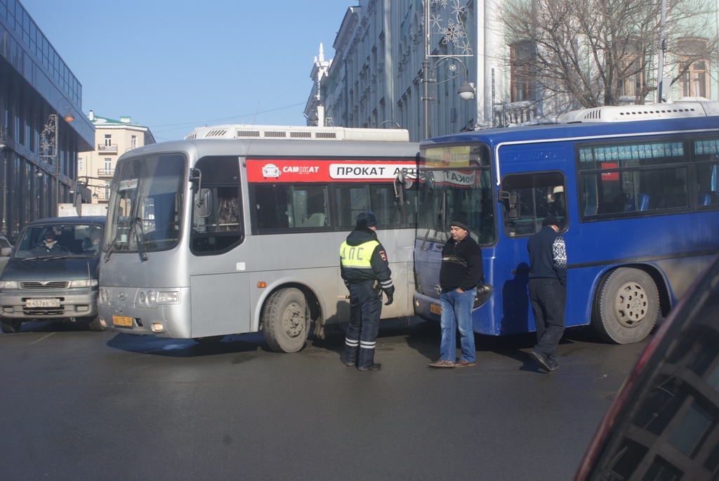 Два автобуса. Автобус 2 Владивосток.