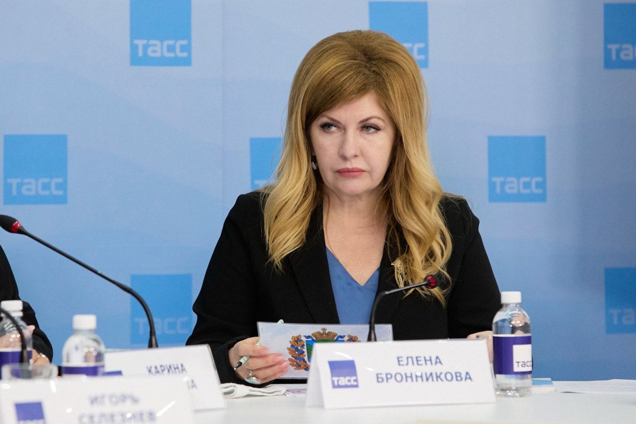 На пресс-конференции. Елена Бронникова