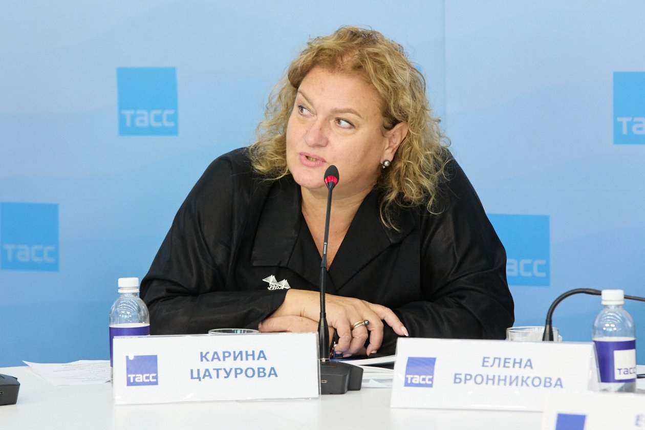На пресс-конференции. Карина Цатурова