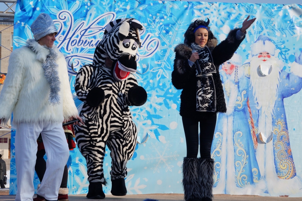 Новогодние гуляния 10 января на центральной площади Уссурийска, Фото с места события собственное