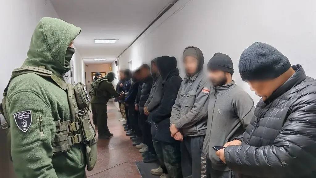Более 300 мигрантов незаконно въехали в РФ через схему двух жительниц Уссурийска