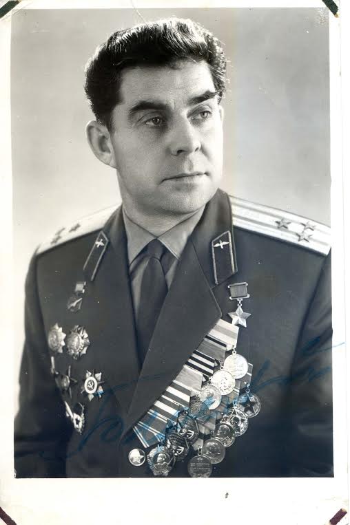 Космонавт Георгий Береговой, Фото с места события из других источников