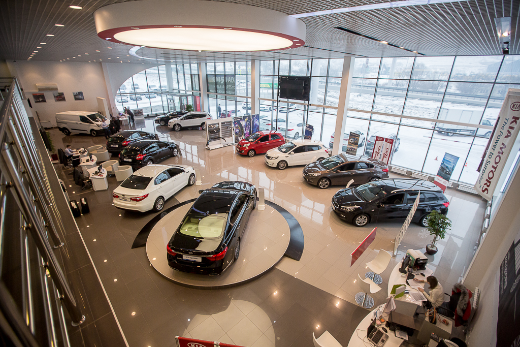 В дилерском центре KIA Motors, Фото с места события собственное