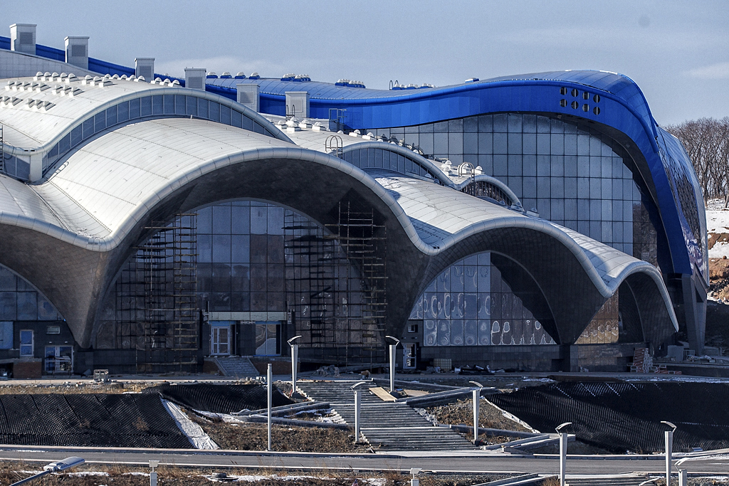Главный корпус пока пустует, но животные уже давно находятся под присмотром в научно-адаптационном корпусе, Фото с места события собственное