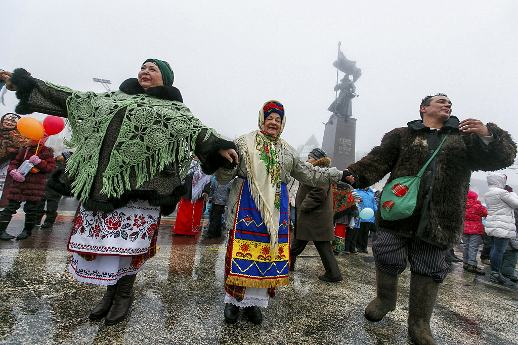 Свежими блинами и народными забавами отпраздновали Масленицу краевой столице, Фото с места события собственное