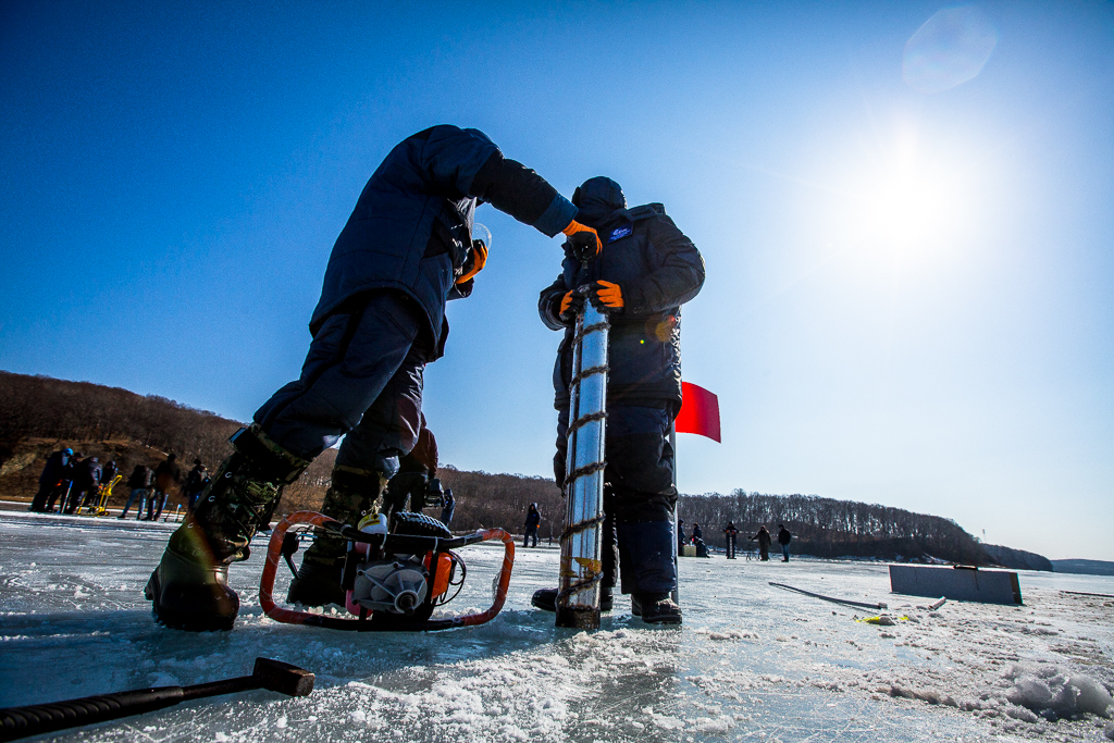 Исследование льда в бухте Новик, Фото с места события собственное