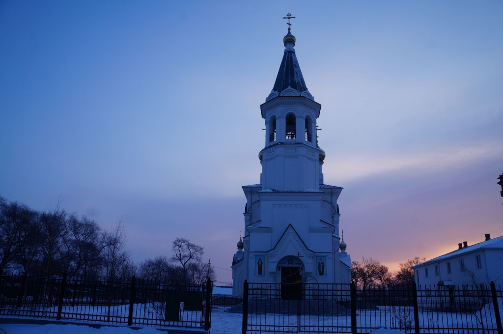 Никольский храм на рассвете дня, Фото с места события собственное