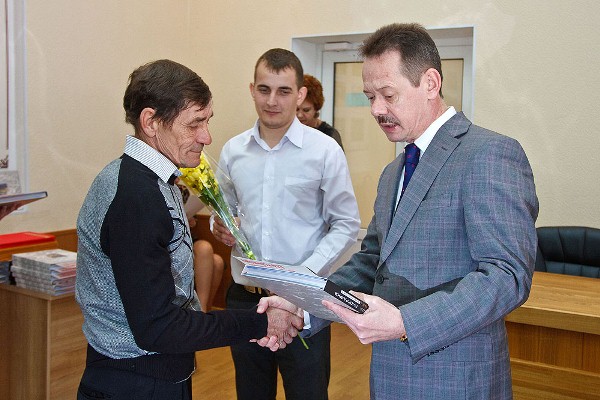 Владимир Новиков: Вы обеспечиваете комфорт проживания горожан, Фото с места события из других источников