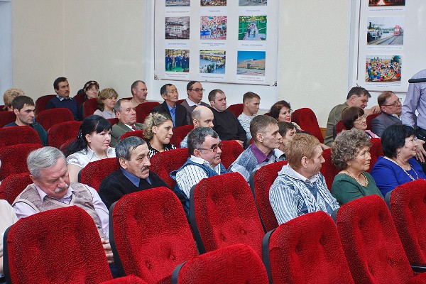 На приеме у главы Артема, Фото с места события из других источников