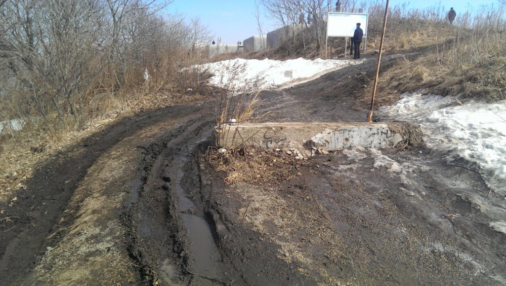 Добираться к морю владивостокцам приходится по разбитой дороге, Фото с места события из других источников