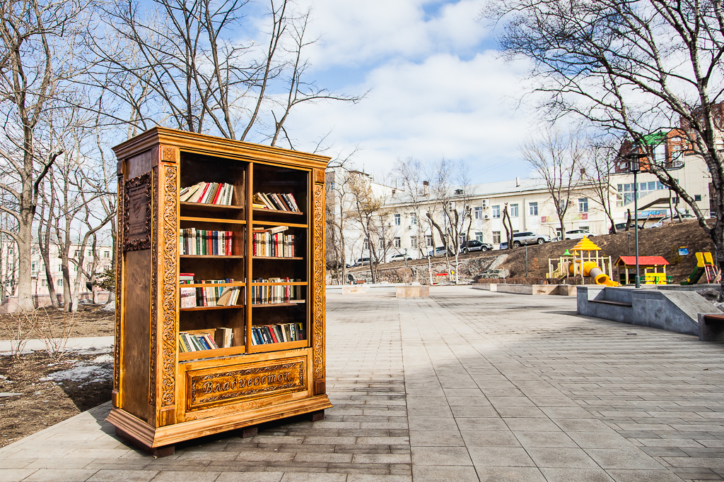 памятники владивостока на площади