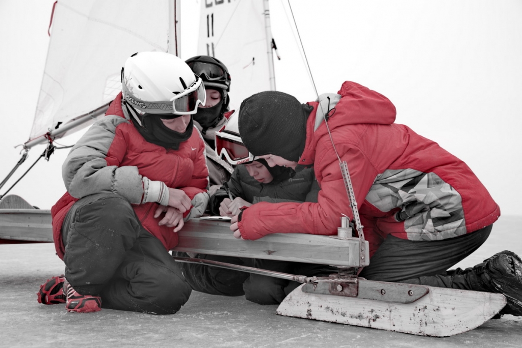 Спортсмены, Фото с места события из других источников