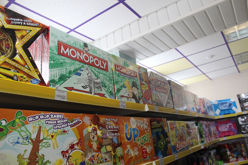 В магазине есть игры и для взрослых, Фото с места события собственное