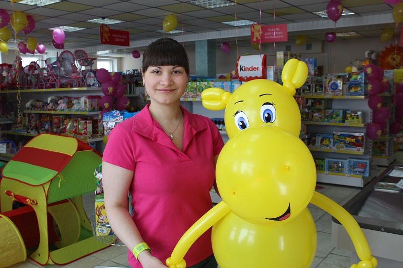 Старший продавец магазина "БЕГЕМОТиК" Ксения Виноградова, Фото с места события собственное