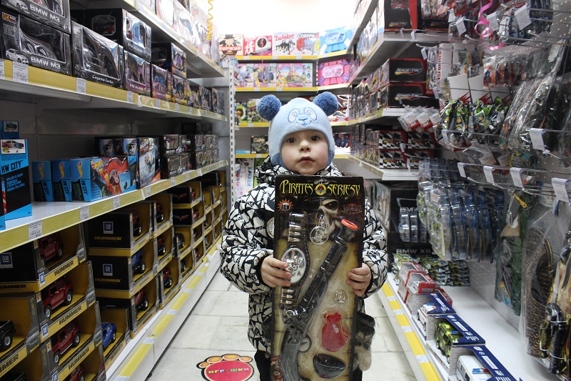 Игрушка нашлась для каждого малыша, Фото с места события собственное