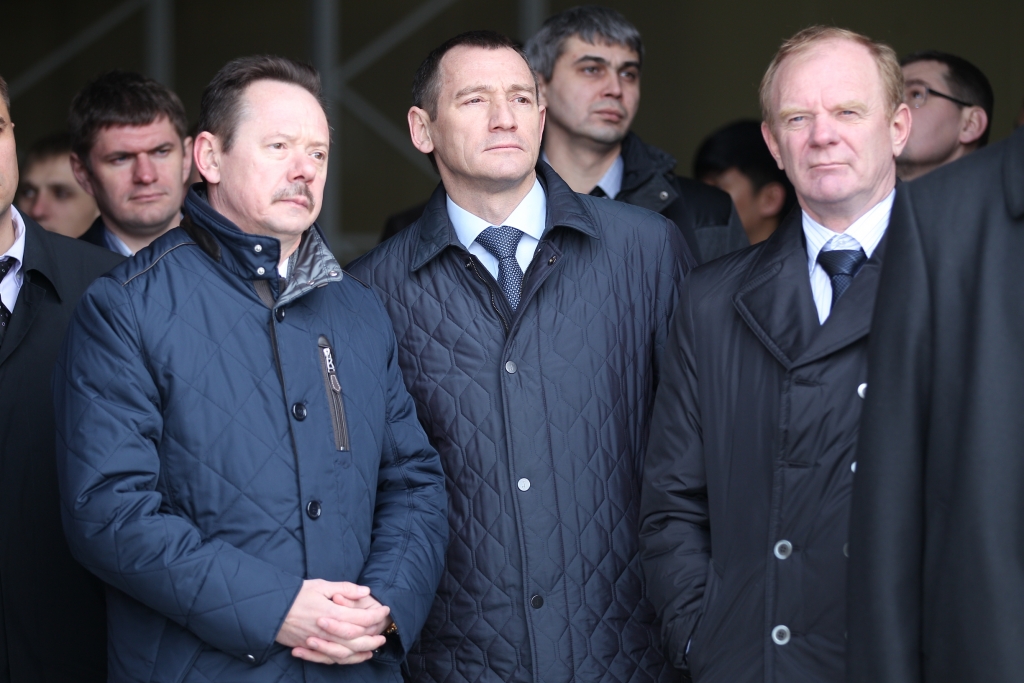 Глава Артема Владимир Новиков и вице-губернатор Приморья Алексей Сухов, Фото с места события собственное