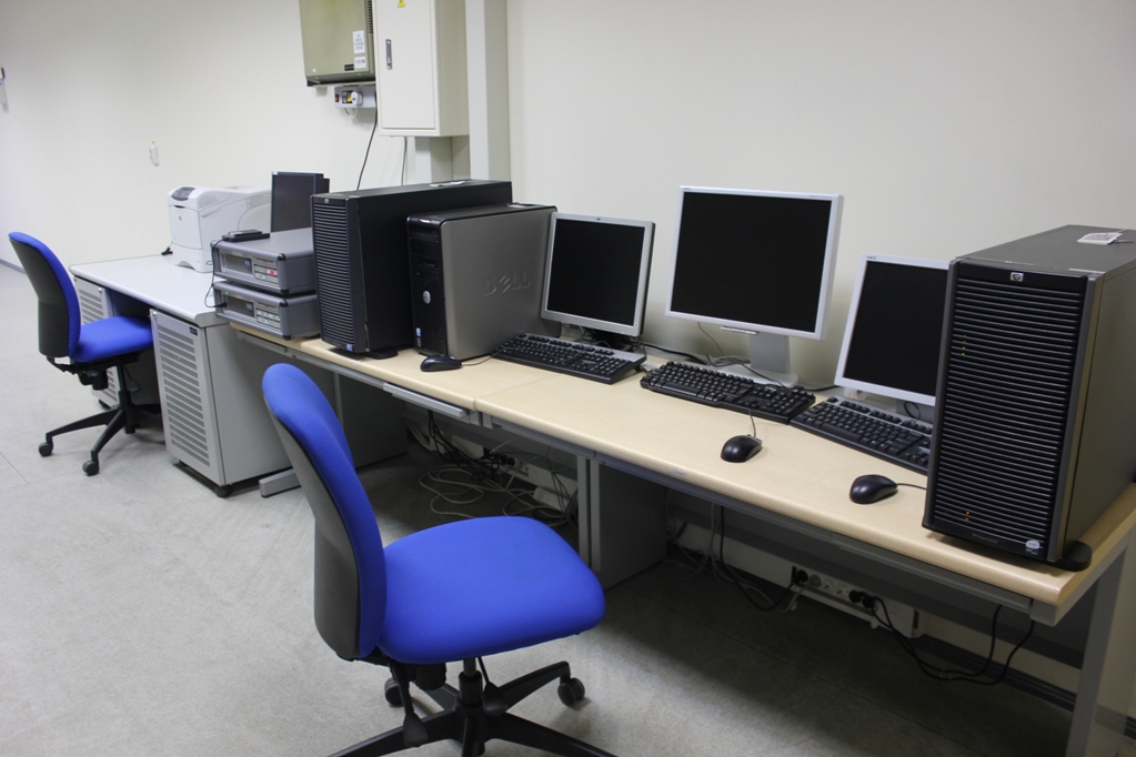 Здесь можно следить за этим оборудованием, которое отвечает за "подводную" магистраль, Фото с места события собственное