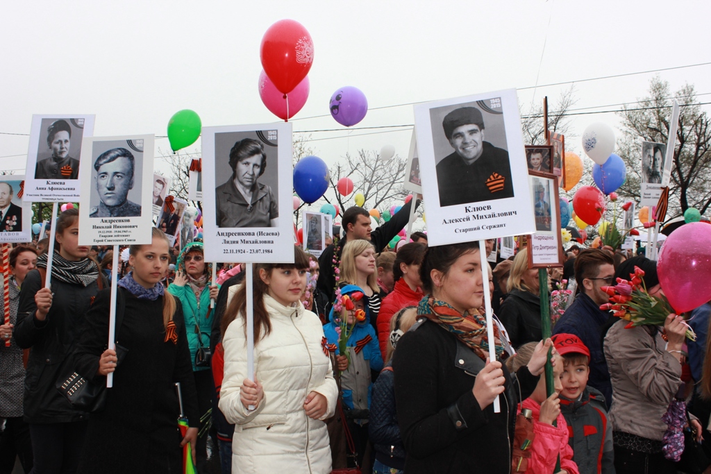 Бессмертный полк, Фото с места события собственное