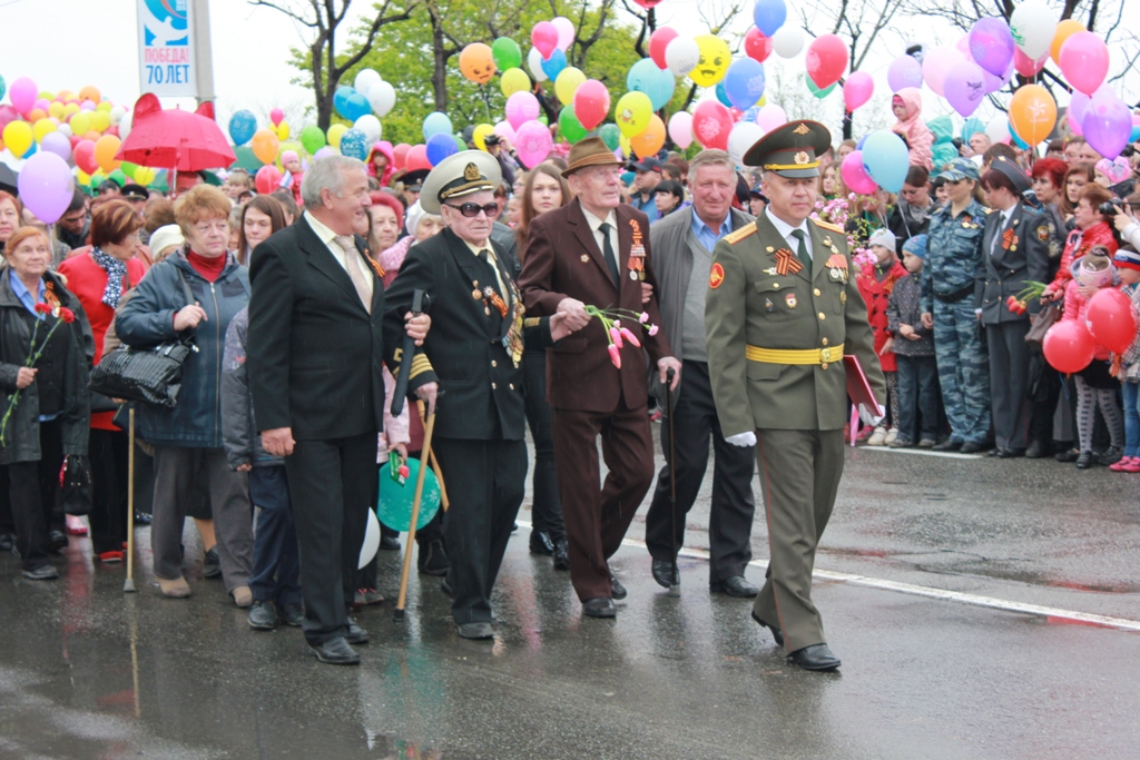 Митинг, посвященный 70-летию Победы, прошел в Октябрьском районе Приморья, Фото с места события собственное