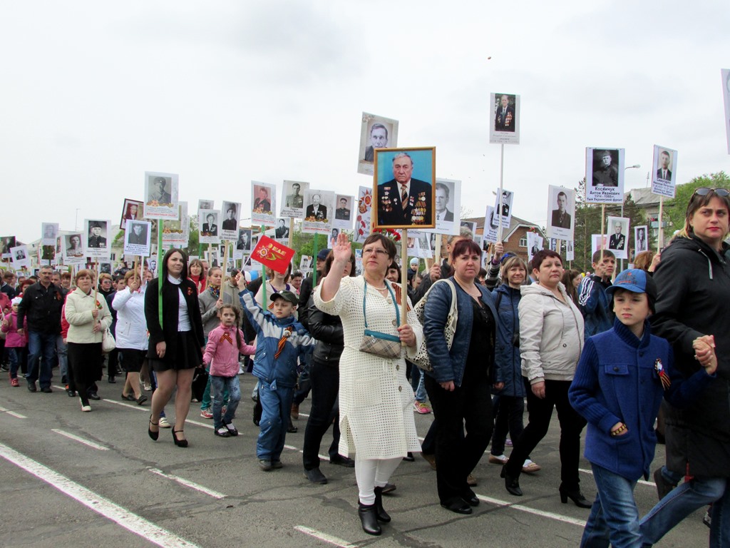 Шествие "Бессмертного полка", Фото с места события собственное