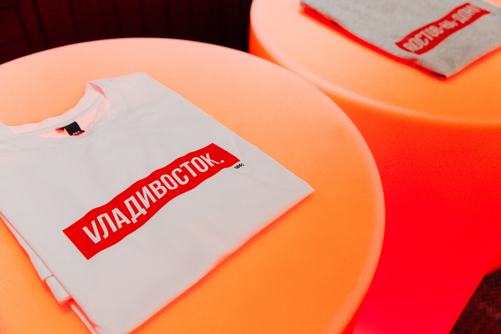 На футболки попал Владивосток