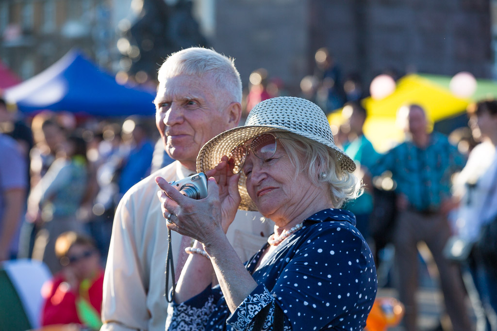 Концерт начался засветло