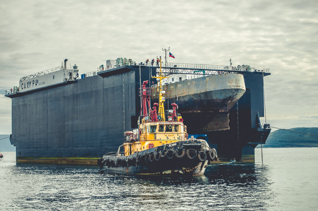 И опять за дело берутся буксиры 