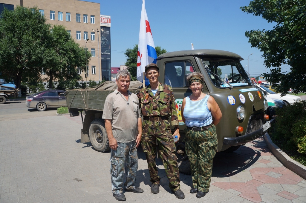 Участники автопробега "Рокада-70" из Уссурийска