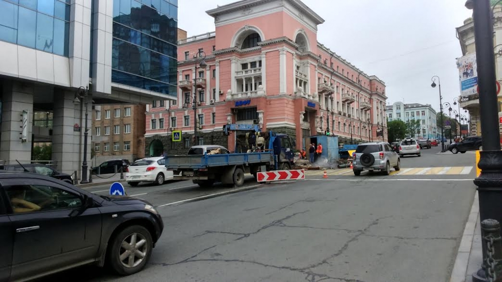 Ремонтные работы на Океанском проспекте