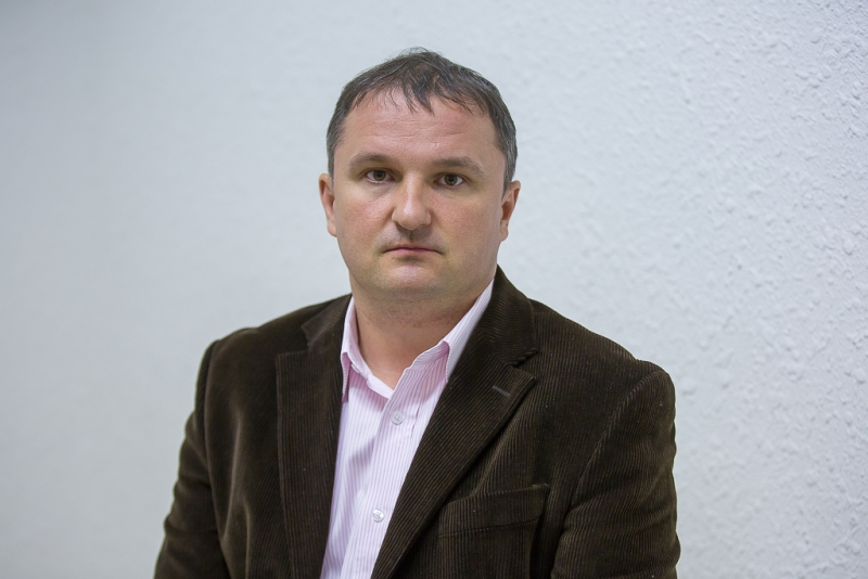 Александр Ефремов