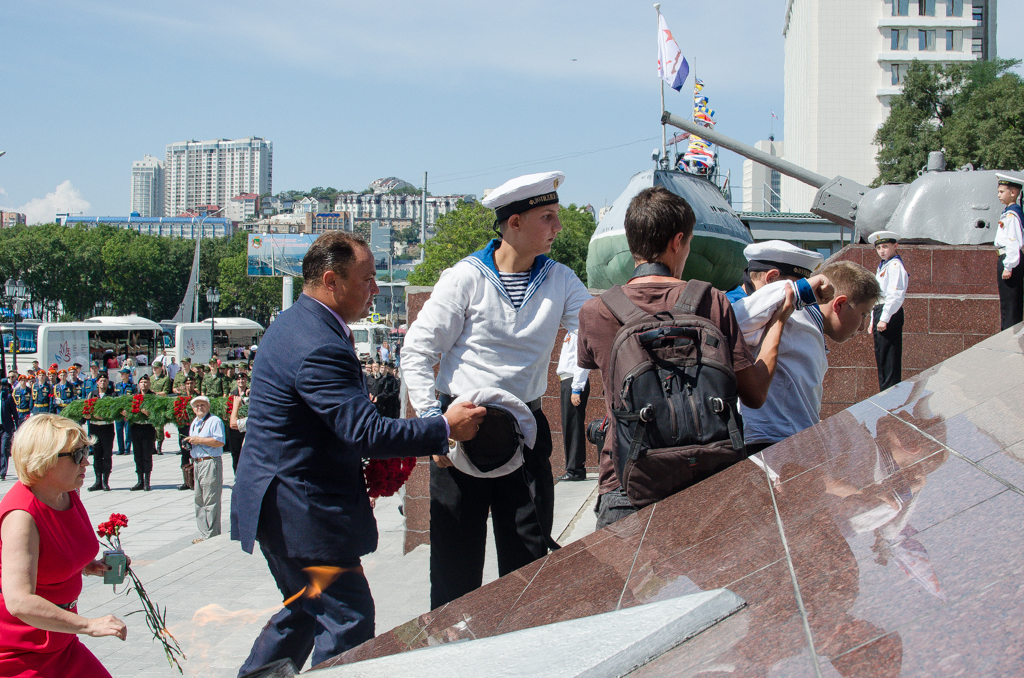 Один из кадетов упал в обморок на жаре 