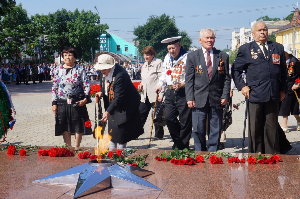 Ветераны возложили цветы