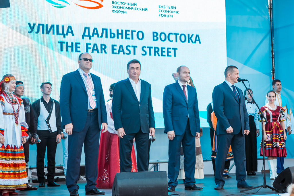Юрий Трутнев у микрофона