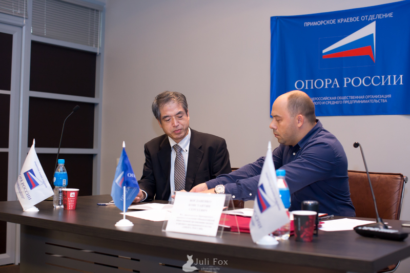 Константин Богданенко подписал меморандумы о сотрудничестве с иностранными партнерами