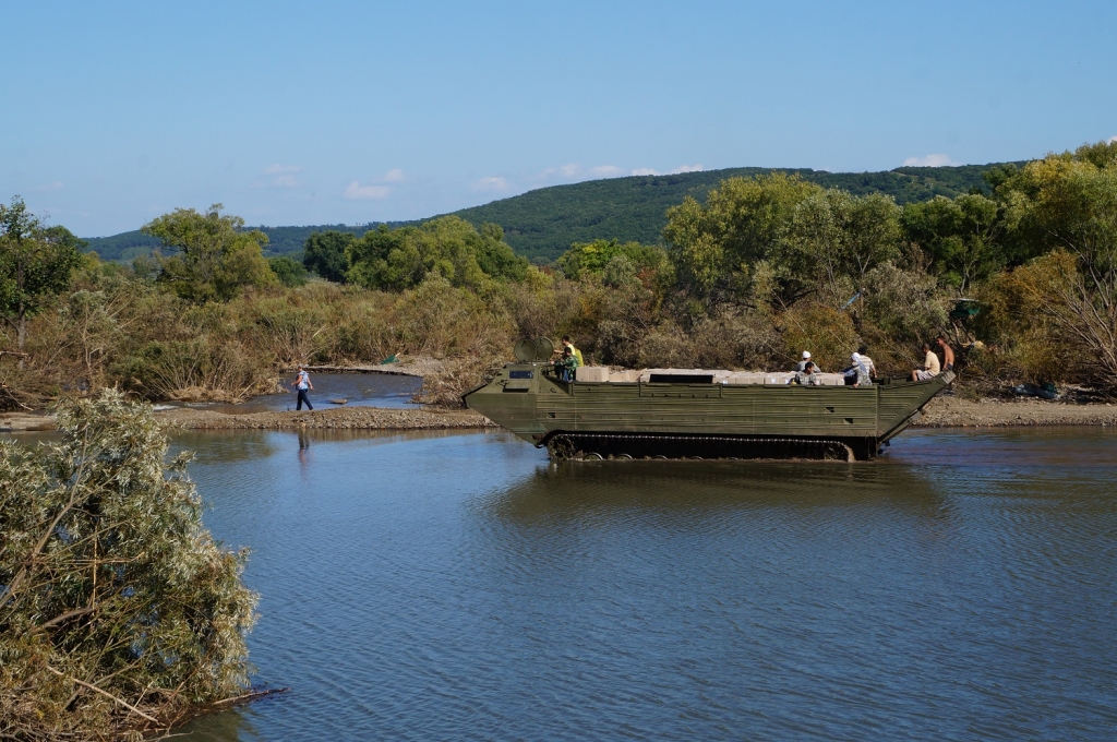 Погода село кроуновка. Село Кроуновка Приморский край. Кроуновка Уссурийск. Понтонный мост Владивосток. Понтонная переправа в Уссурийске.