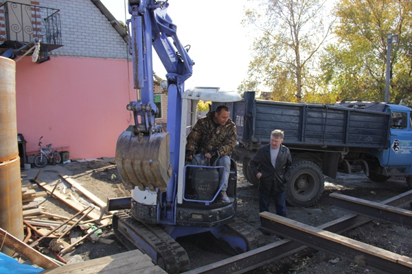 Горнопроходчики с Кузбасса ищут мужчину на месте провала в Артеме