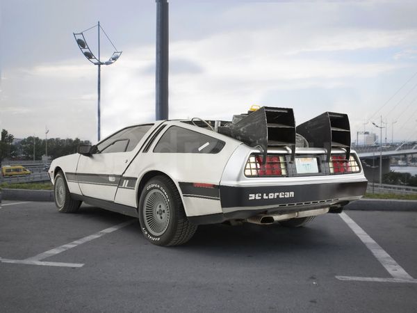 Автомобиль De Lorean