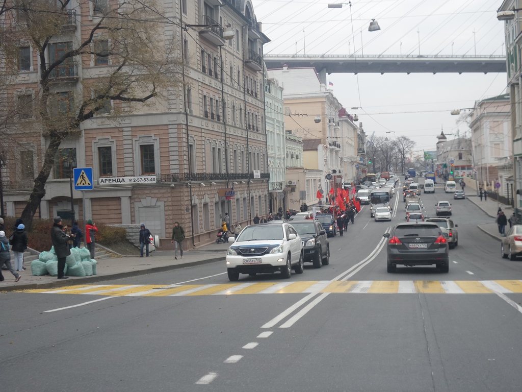 Коммунисты отмечают День Октябрьской революции